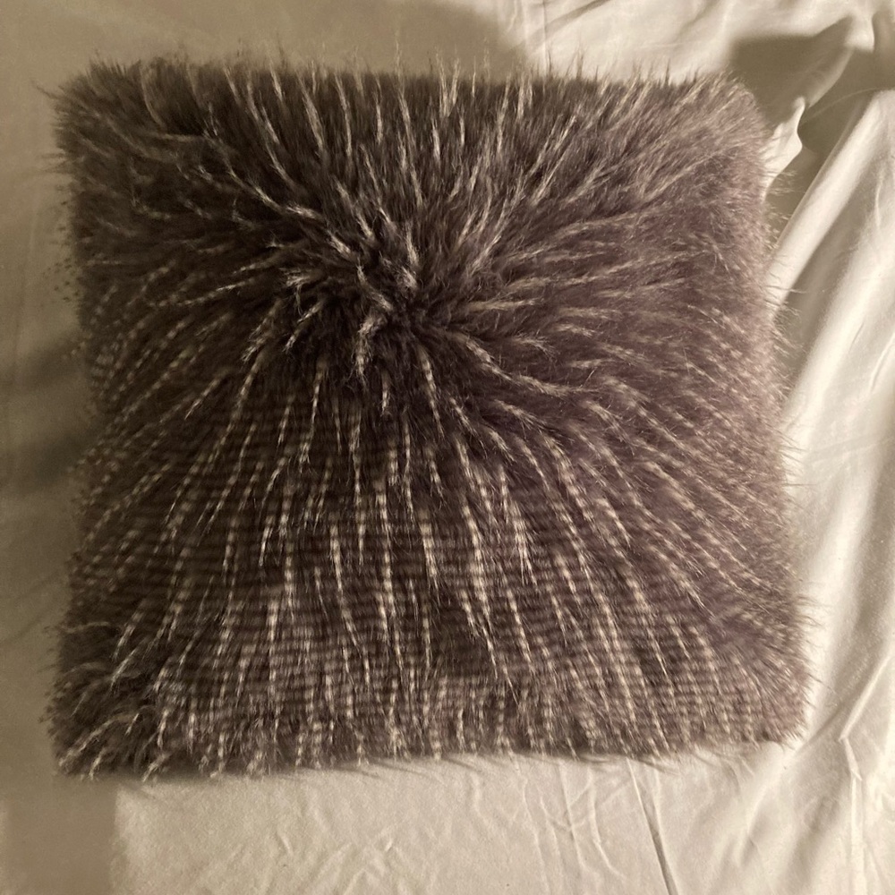 Z Gallerie gray white tipped large lush feather pillow feather/down insert